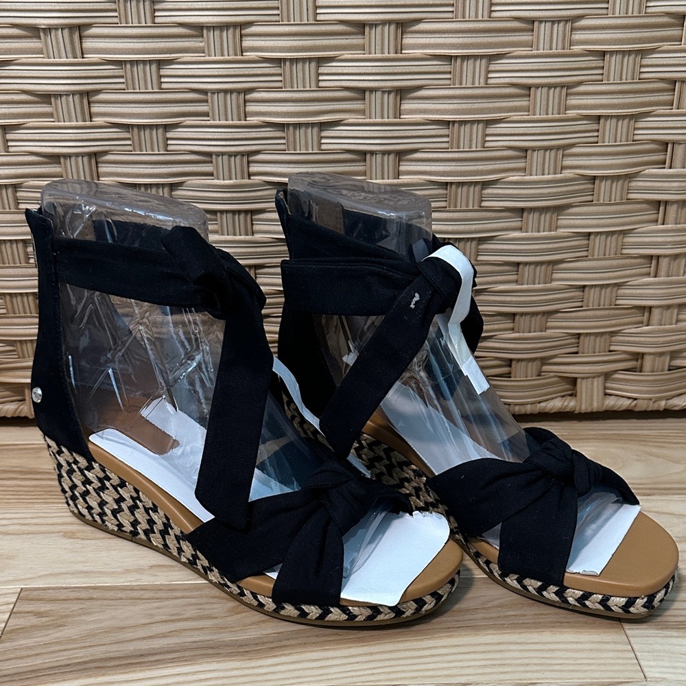 UGG Yarrow Black Wedge